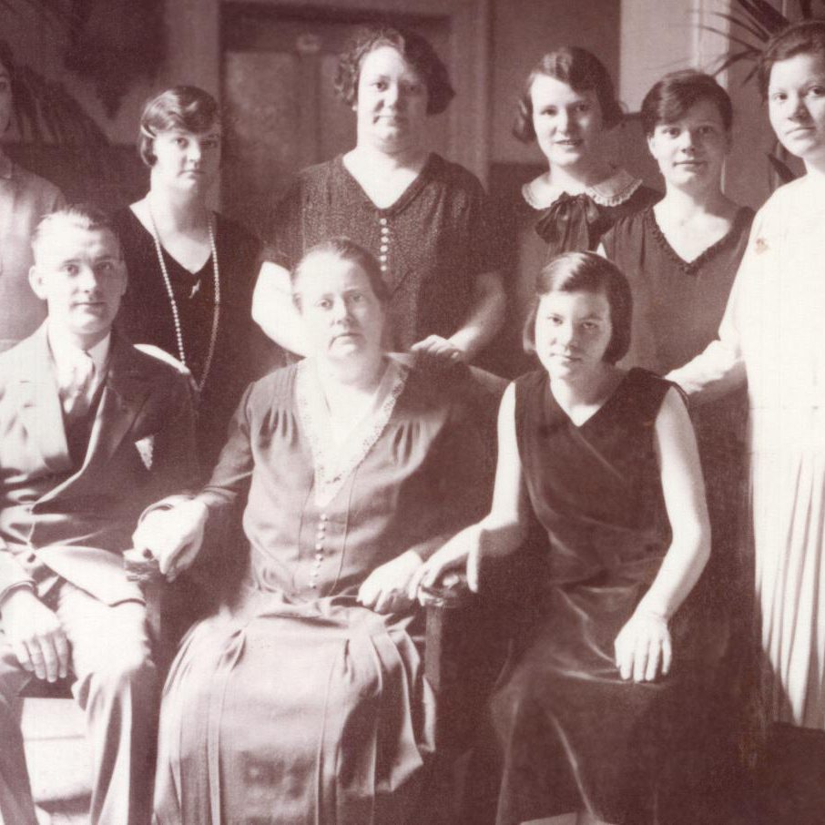 Wilhelmine-Kraemer-vor-Krebstod-mit-Kindern